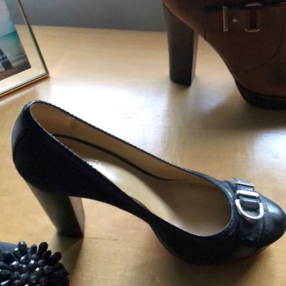 Coach pump - Picture 1 of 1